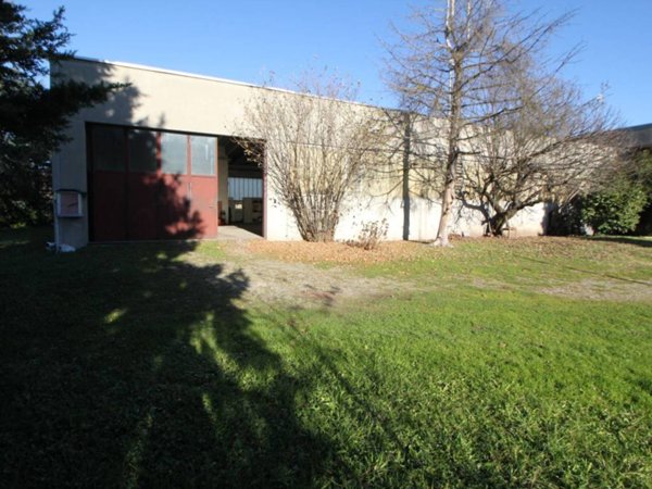 locale commerciale in vendita a Gorla Minore