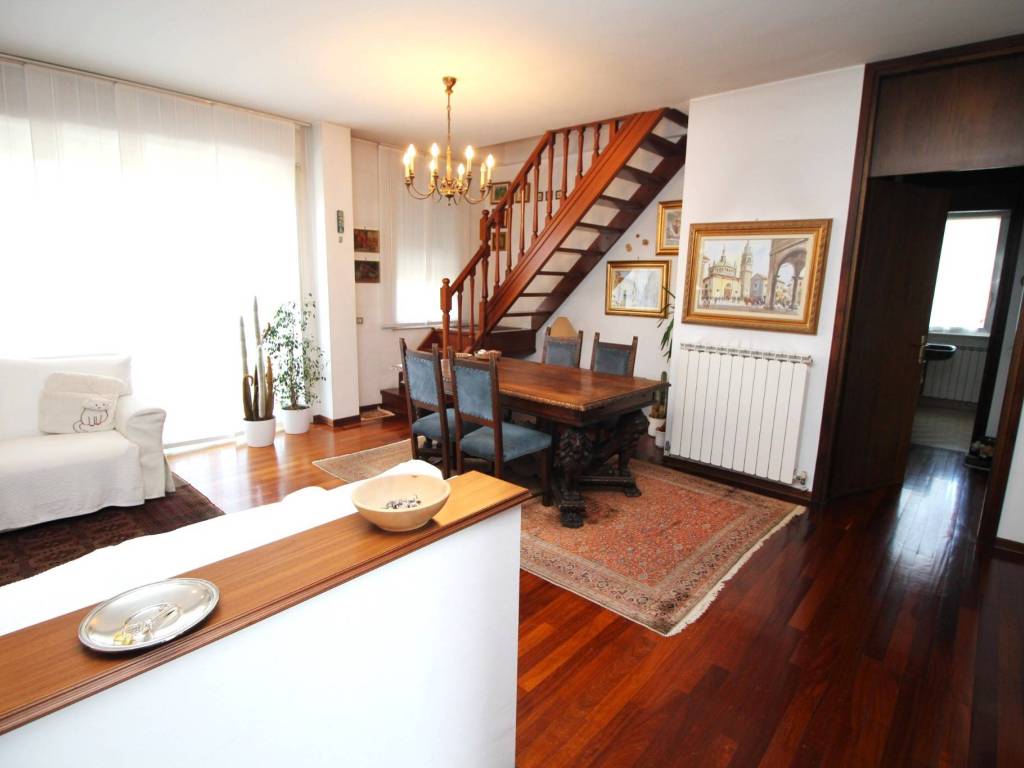 appartamento in vendita a Gorla Minore