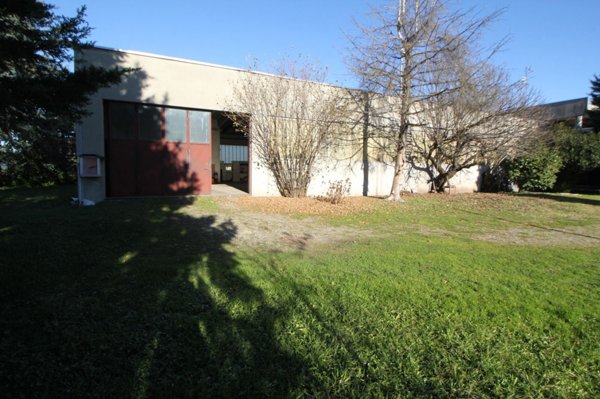 locale commerciale in vendita a Gorla Minore