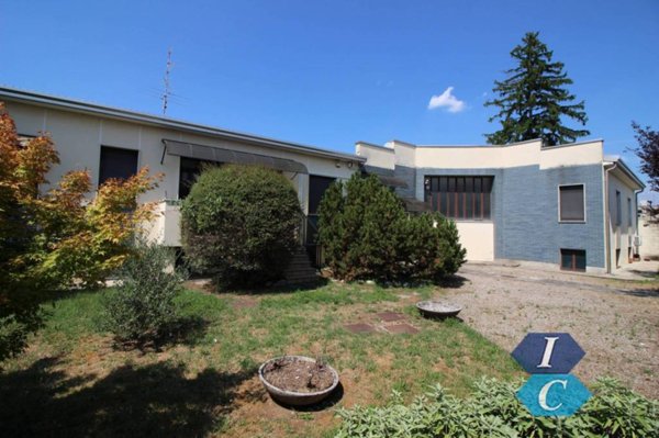 locale commerciale in vendita a Gorla Minore