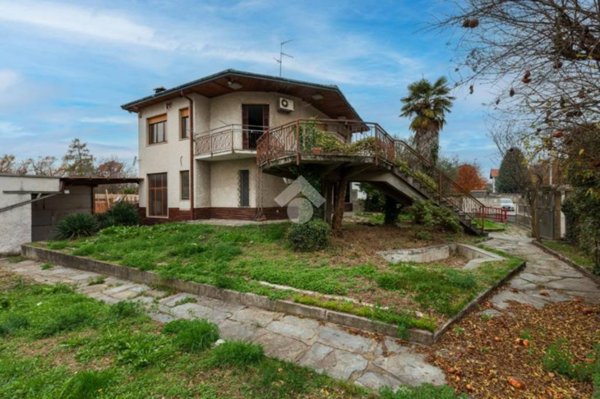 casa indipendente in vendita a Gorla Minore