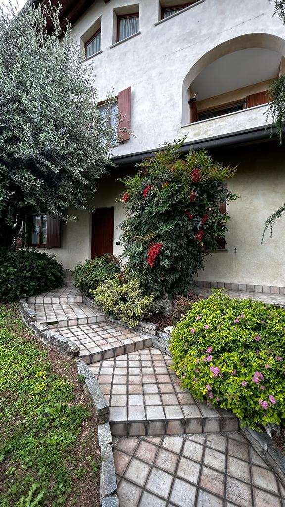 casa indipendente in vendita a Gorla Minore