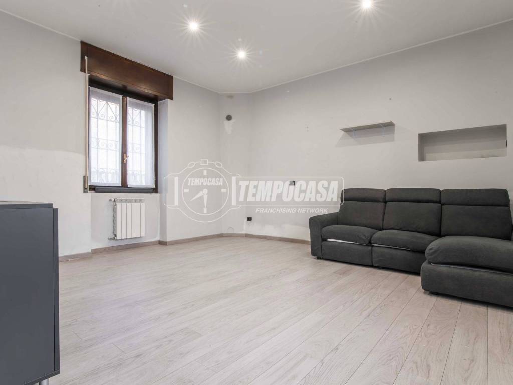 appartamento in vendita a Gorla Minore