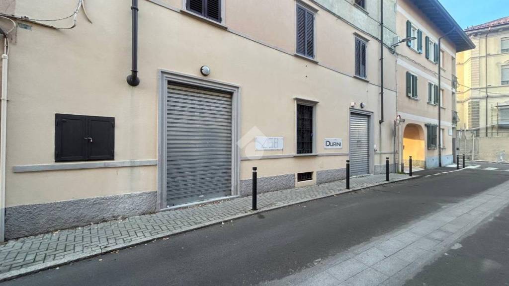 negozio in vendita a Gorla Minore