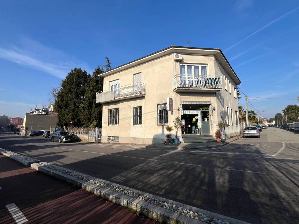 intera palazzina in vendita a Gorla Minore