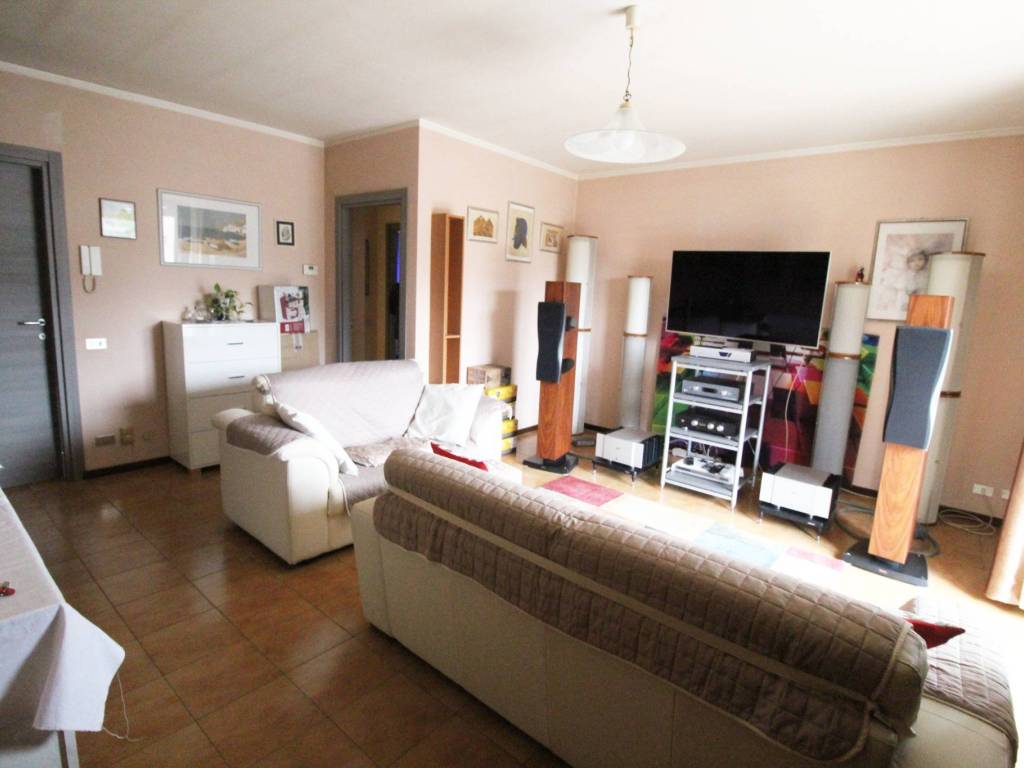 appartamento in vendita a Gorla Minore