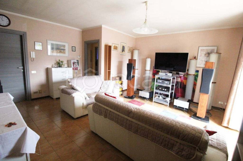 appartamento in vendita a Gorla Minore