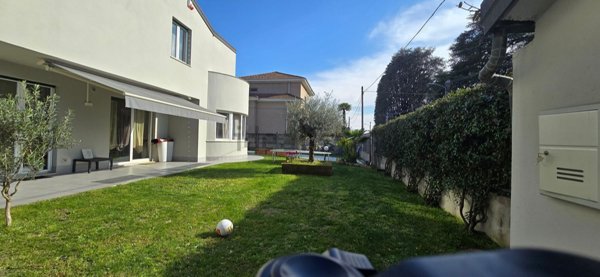 casa indipendente in vendita a Gorla Minore