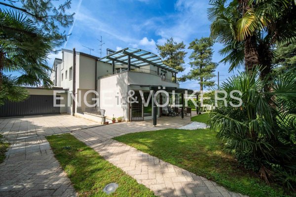 casa indipendente in vendita a Gorla Minore