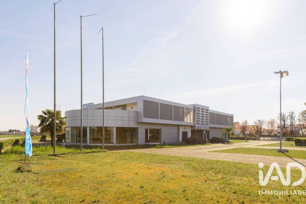 negozio in vendita a Gorla Minore