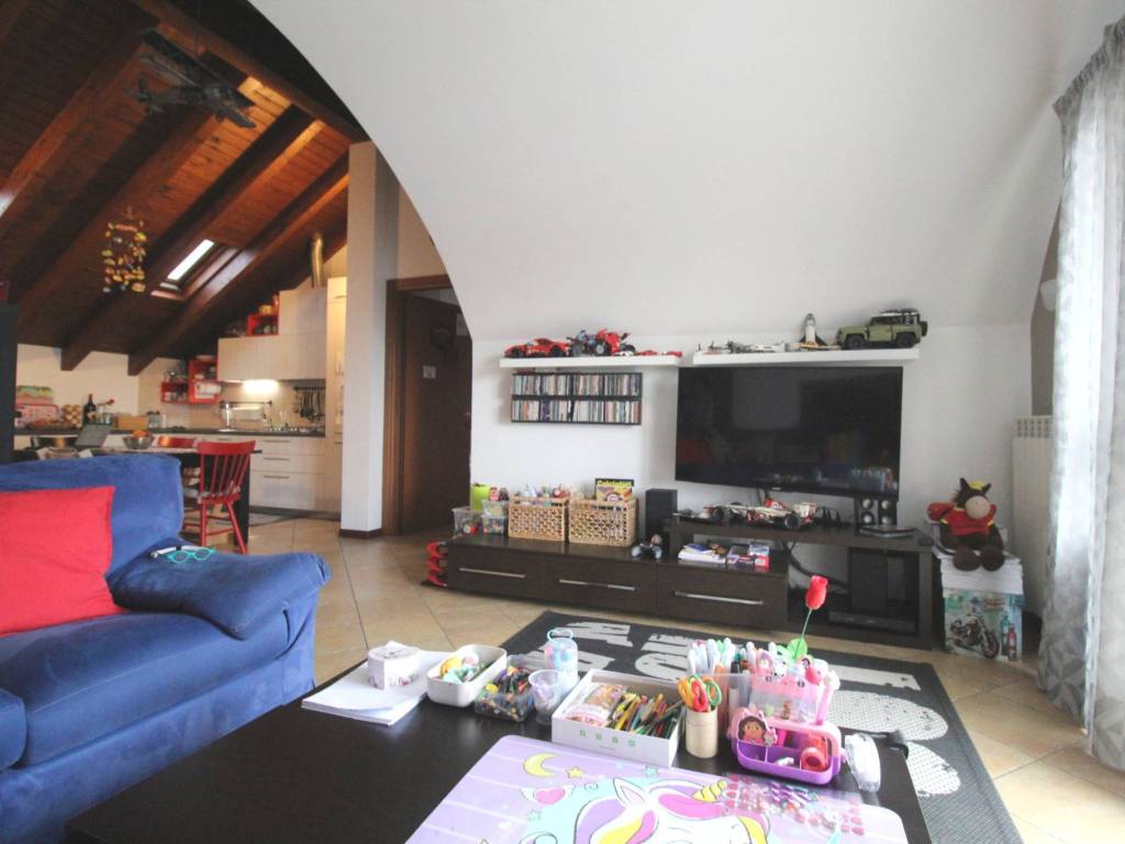 appartamento in vendita a Gorla Minore