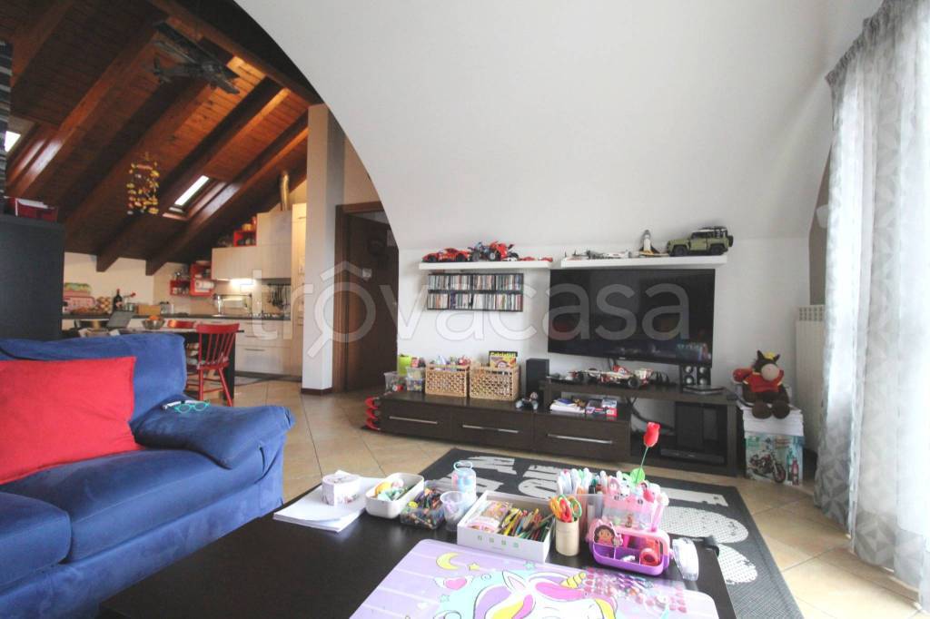 appartamento in vendita a Gorla Minore