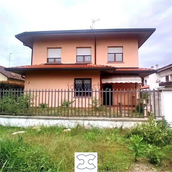 casa indipendente in vendita a Gorla Minore