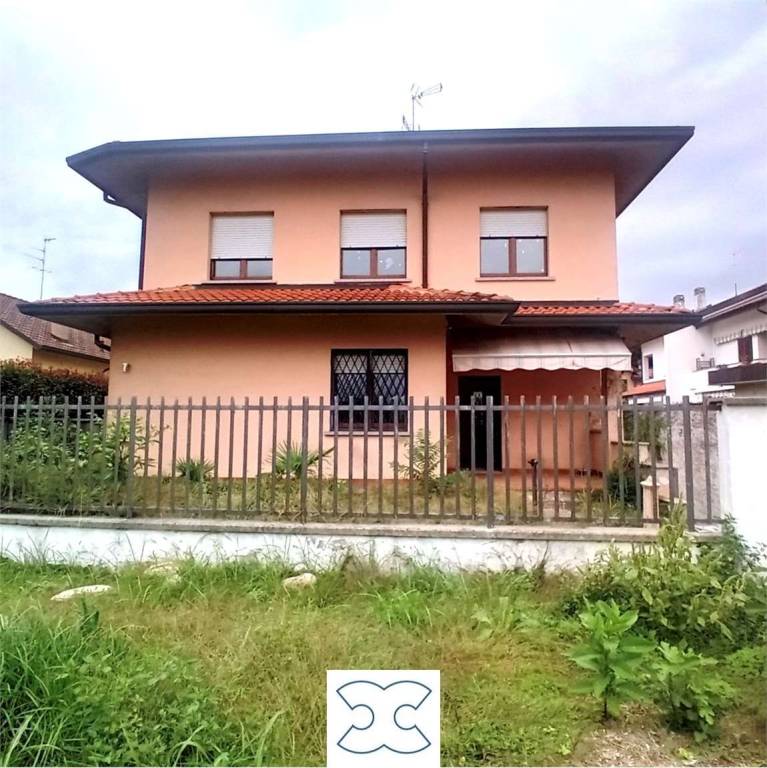 casa indipendente in vendita a Gorla Minore