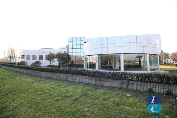 negozio in vendita a Gorla Minore