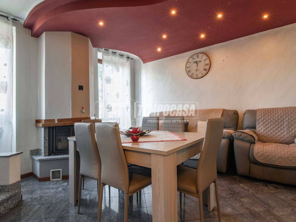 appartamento in vendita a Gorla Minore