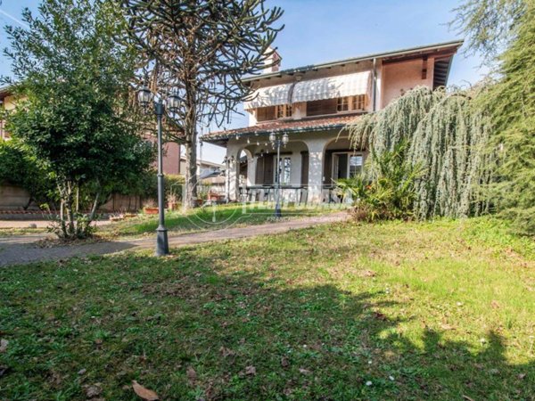 casa indipendente in vendita a Gorla Minore
