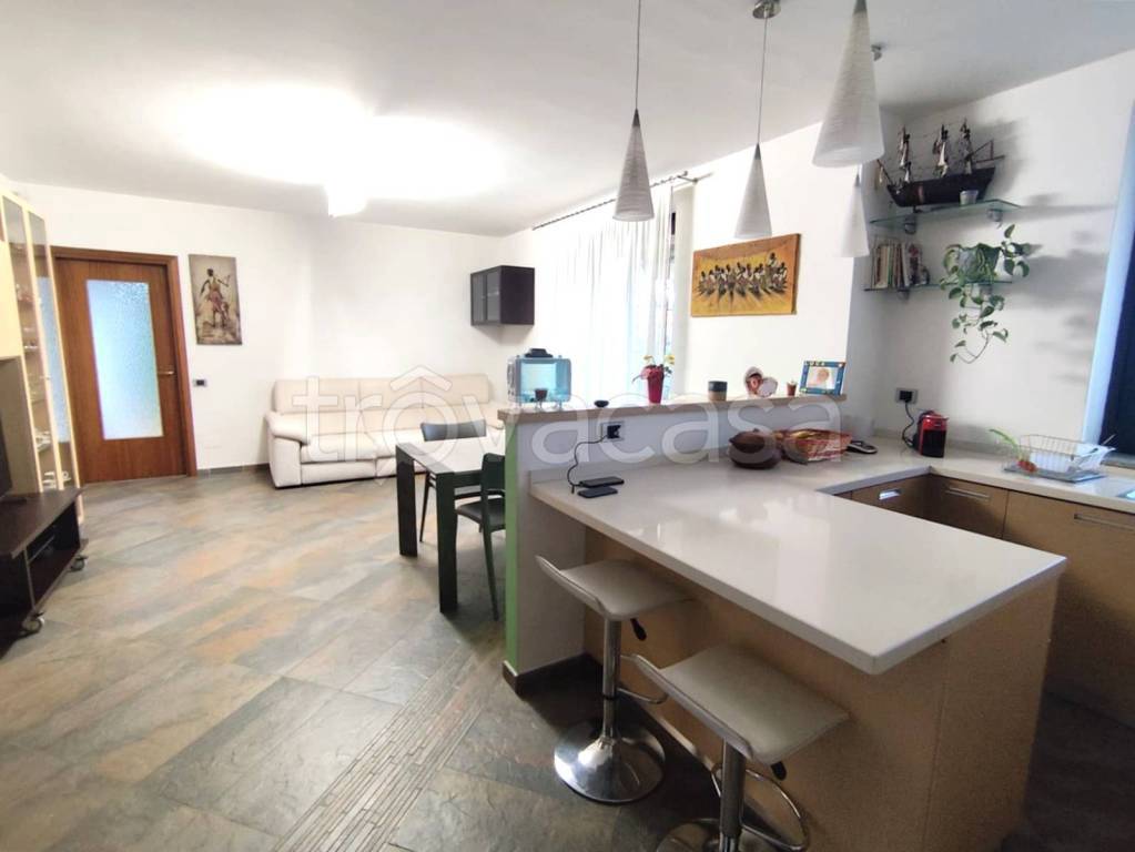 appartamento in vendita a Gorla Minore