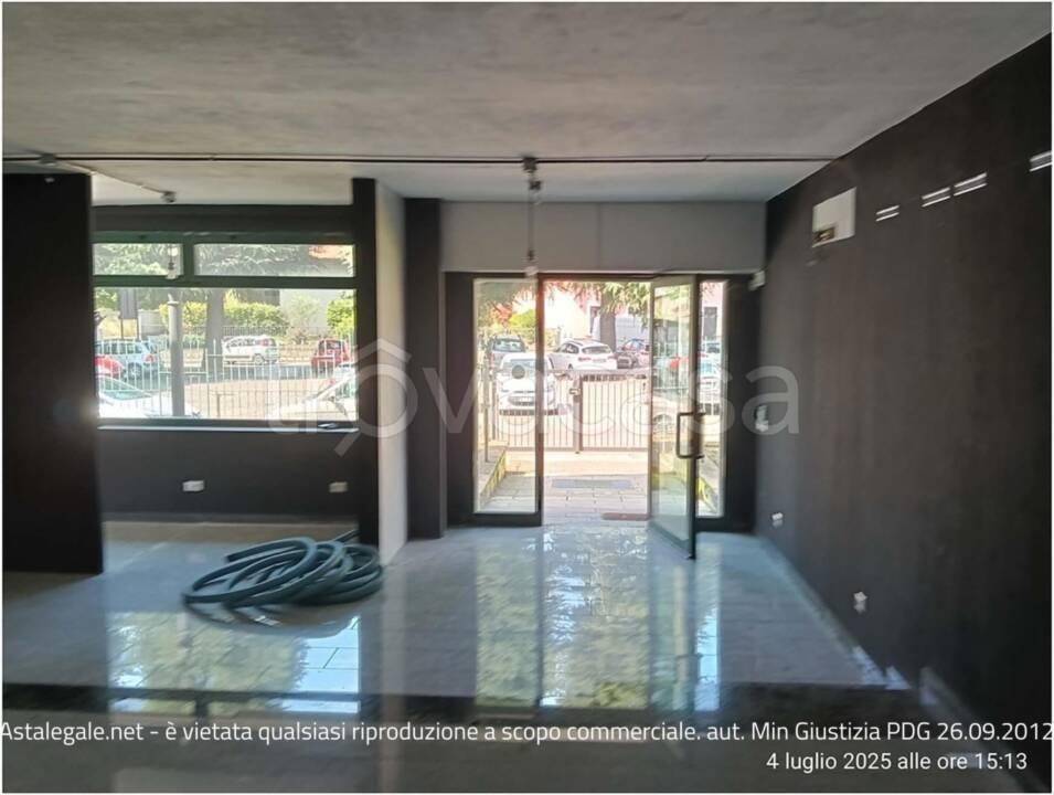 negozio in vendita a Gorla Minore