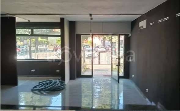 negozio in vendita a Gorla Minore