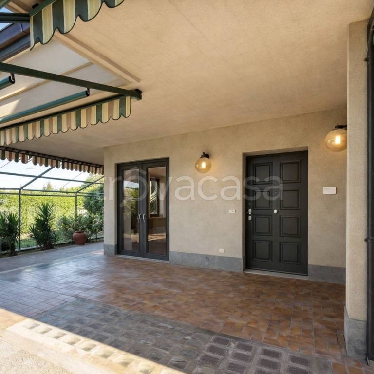 casa indipendente in vendita a Gorla Minore