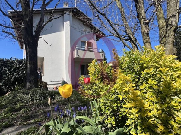 casa indipendente in vendita a Gorla Minore