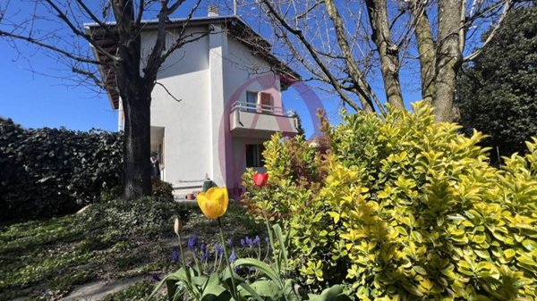 casa indipendente in vendita a Gorla Minore