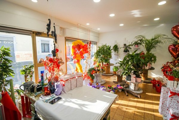 negozio in vendita a Gorla Minore