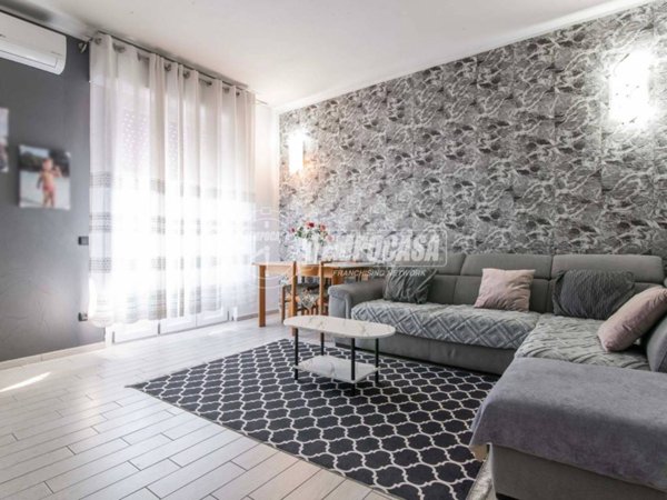 appartamento in vendita a Gorla Minore