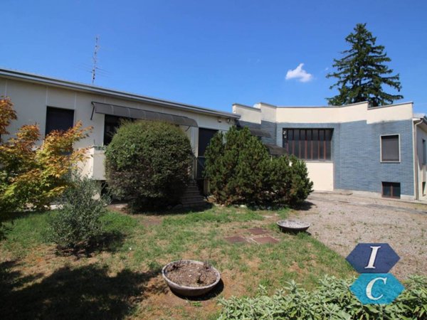 locale commerciale in vendita a Gorla Minore