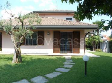 casa indipendente in vendita a Gorla Minore