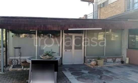 negozio in vendita a Gorla Minore