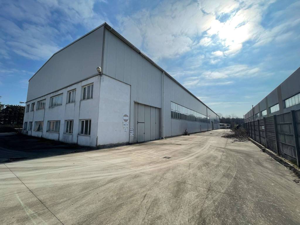 terreno edificabile in vendita a Gorla Minore