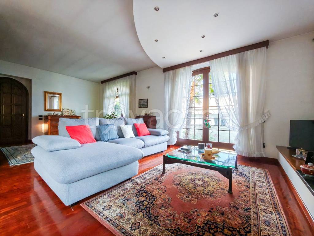 casa indipendente in vendita a Gorla Minore