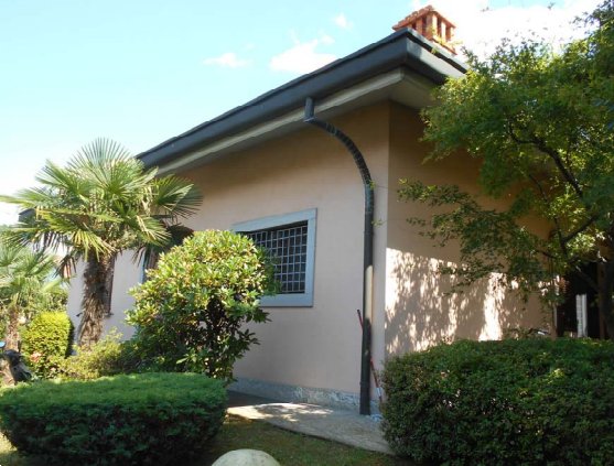 casa indipendente in vendita a Gorla Minore