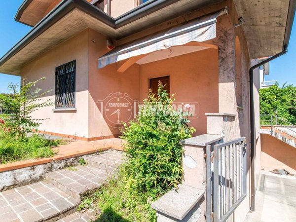 casa indipendente in vendita a Gorla Minore