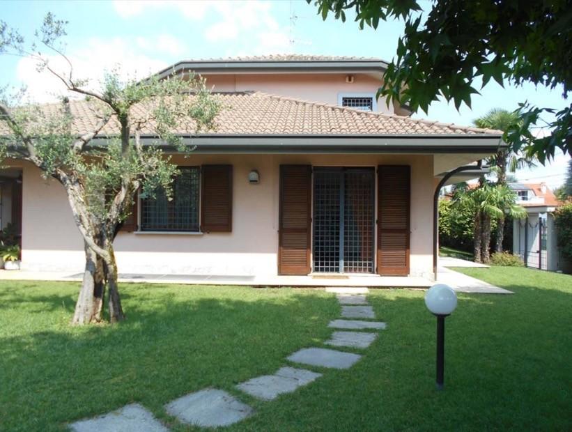 casa indipendente in vendita a Gorla Minore
