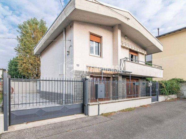 casa indipendente in vendita a Gorla Minore in zona Prospiano