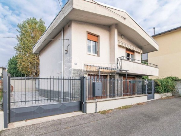 casa indipendente in vendita a Gorla Minore in zona Prospiano