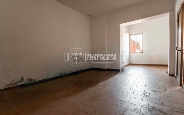 locale commerciale in vendita a Gorla Minore in zona Prospiano