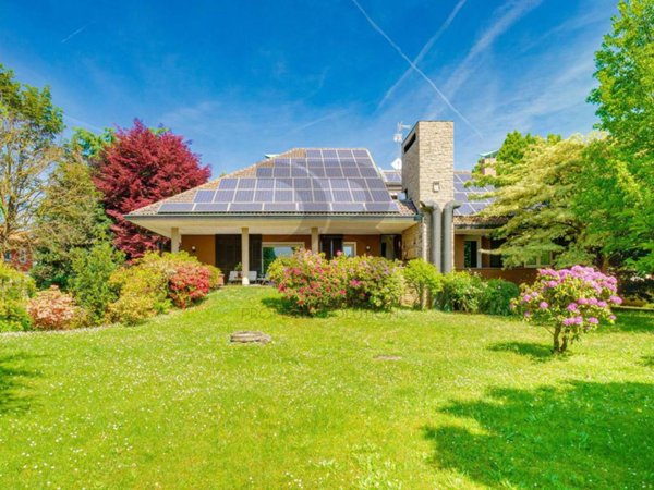 villa in vendita a Gorla Minore in zona Prospiano