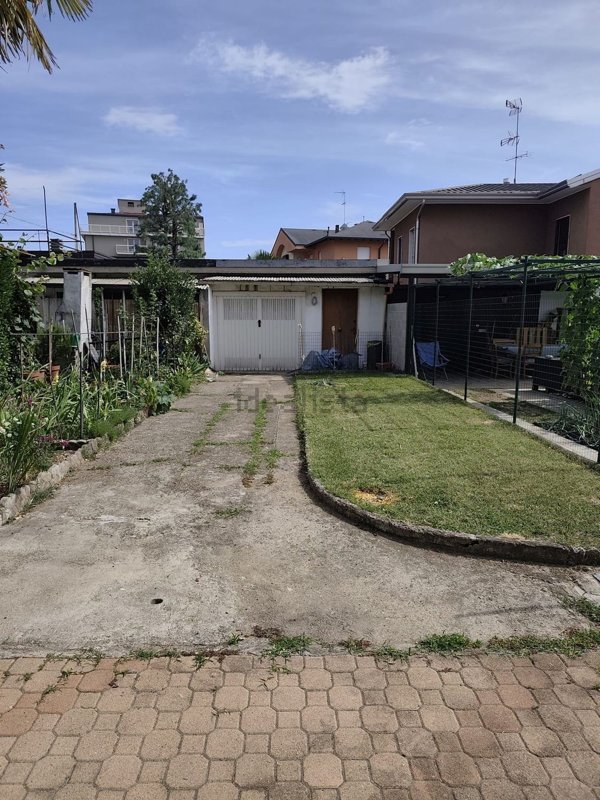 appartamento in vendita a Gorla Minore in zona Prospiano