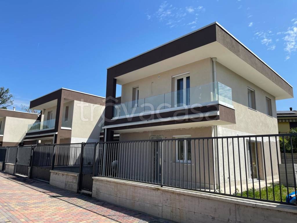 casa indipendente in vendita a Gorla Minore