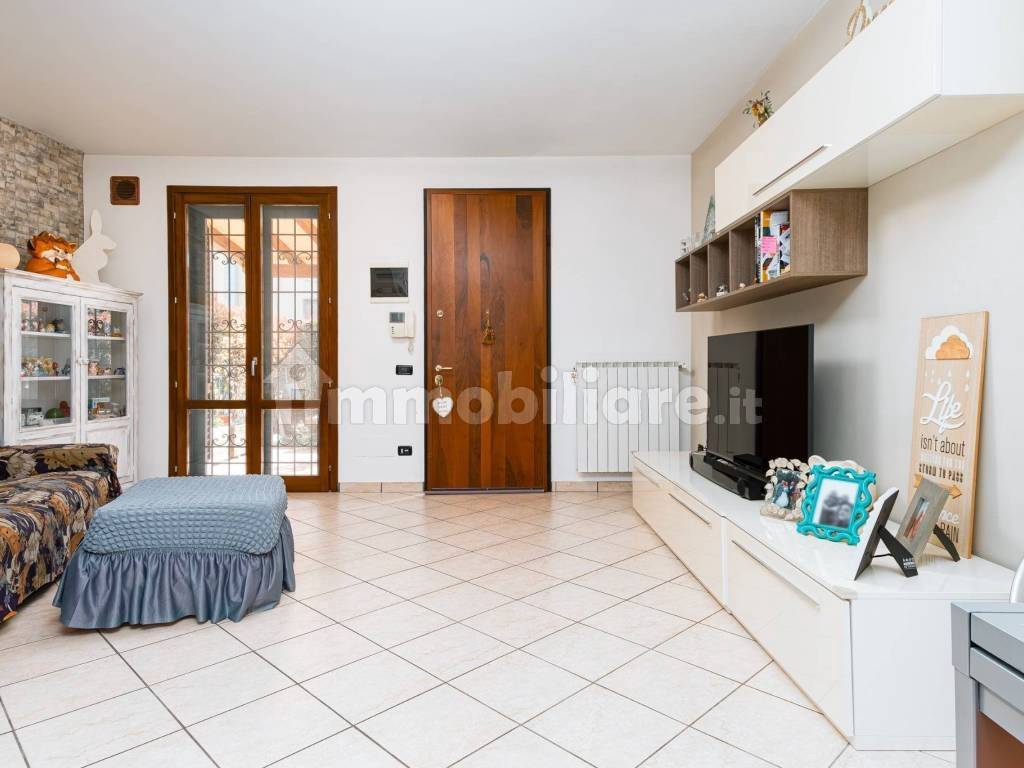 appartamento in vendita a Gorla Minore