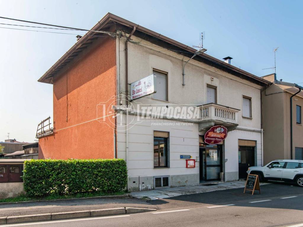 appartamento in vendita a Gorla Minore in zona Prospiano