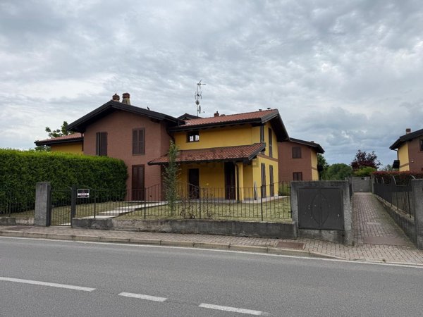 casa indipendente in vendita a Gornate Olona