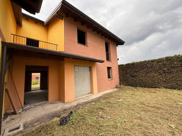 casa indipendente in vendita a Gornate Olona