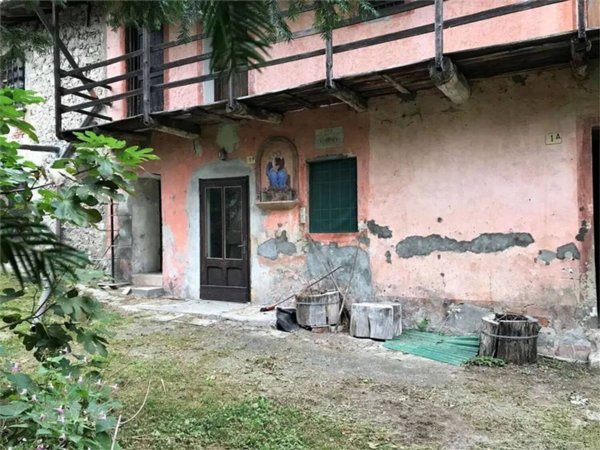 intera palazzina in vendita a Grantola
