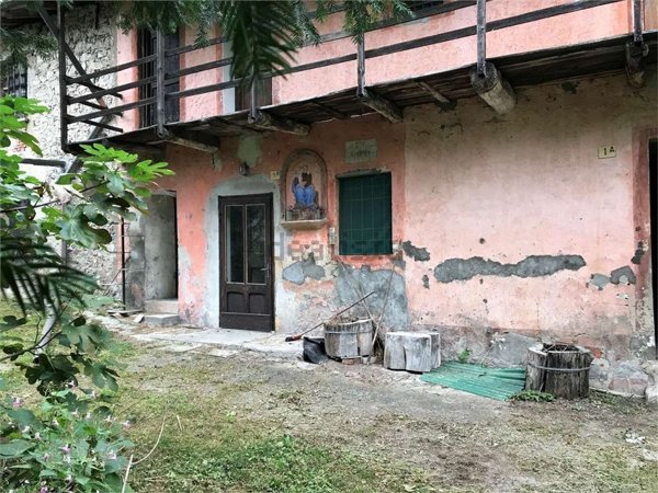 casa indipendente in vendita a Grantola