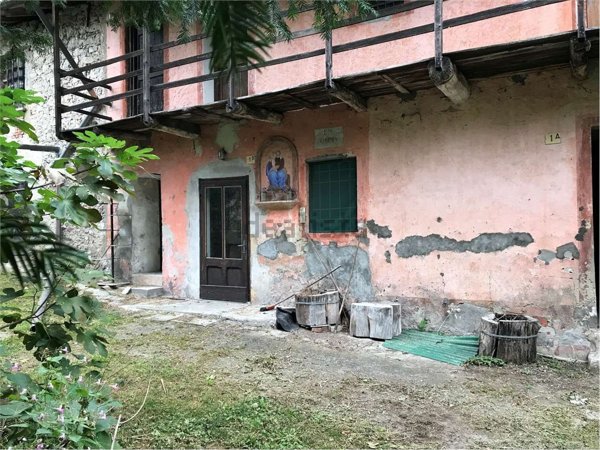 casa indipendente in vendita a Grantola